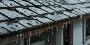 屋顶漏水物业到底该不该负责赔偿？